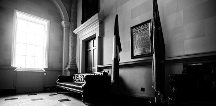 Aistriúcháin oifigiúla ar Achtanna