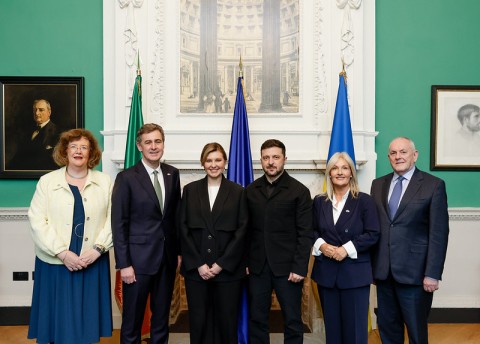 President Zelenskyy and Olena Zelenska with the Ceannn Comhairle, Cathaoirleach, Leas-Cheann Comhairle and Leas-Chathaoirleach